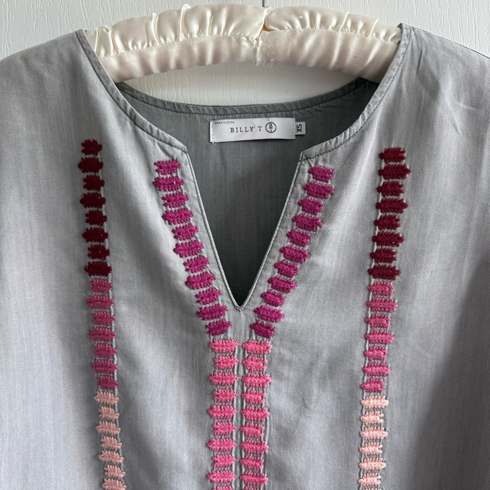 NWT Billy T Gray Pink Embroidered Bell Cuffs Boho Top Shirt Lyocell Size XS